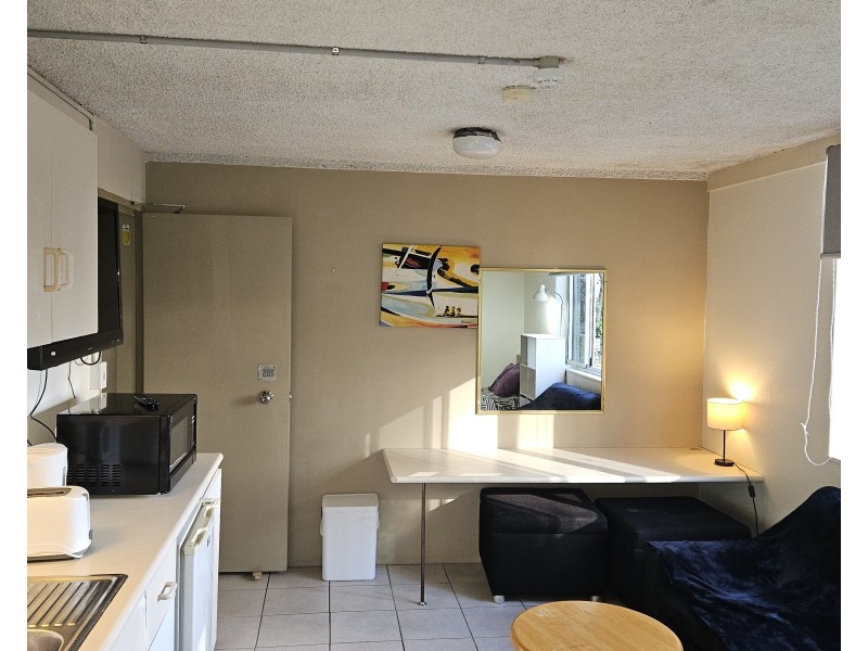 201/2 Barney Street, Southport QLD 4215