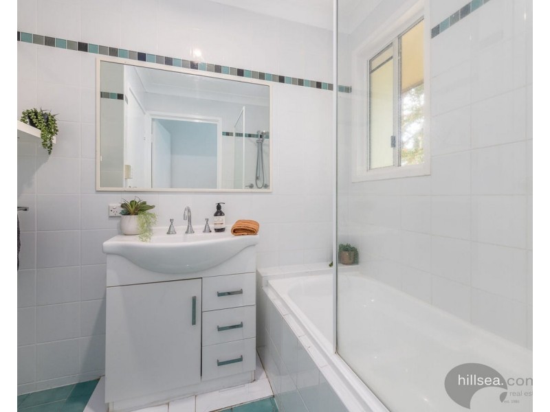 1/17 Eurimbula Court, Paradise Point QLD 4216