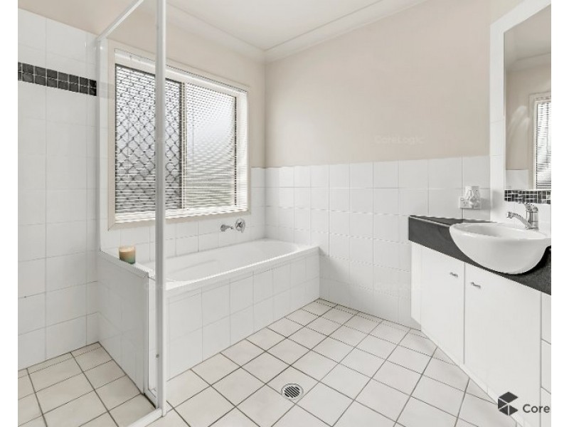 22 Riverwood Drive, Ashmore QLD 4214