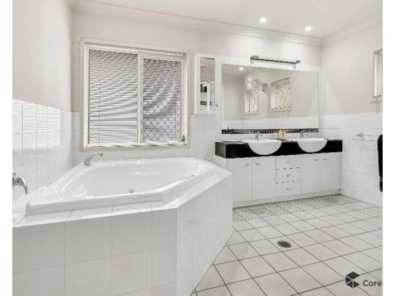 22 Riverwood Drive, Ashmore QLD 4214