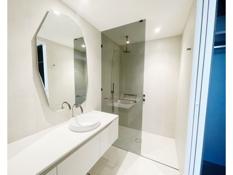 31004/24 The lanes Boulevard, Mermaid Waters QLD 4218