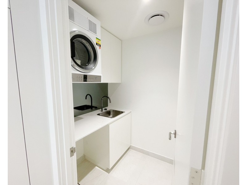 31004/24 The lanes Boulevard, Mermaid Waters QLD 4218