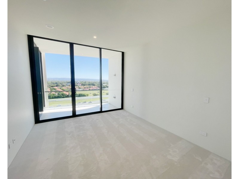 31004/24 The lanes Boulevard, Mermaid Waters QLD 4218