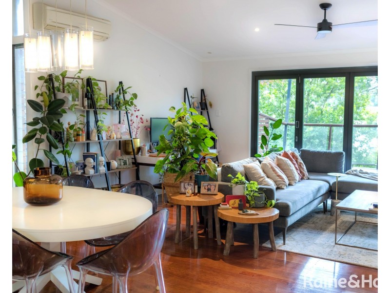 3 Blackstone St., Indooroopilly QLD 4068