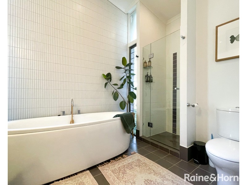 3 Blackstone St., Indooroopilly QLD 4068