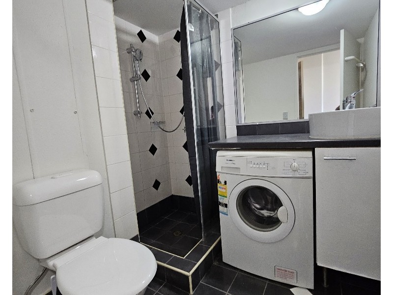 206/2 Barney Street, Southport QLD 4215