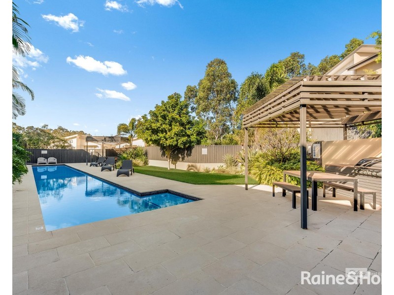 2/121 Bunya Road, Everton Hills QLD 4053