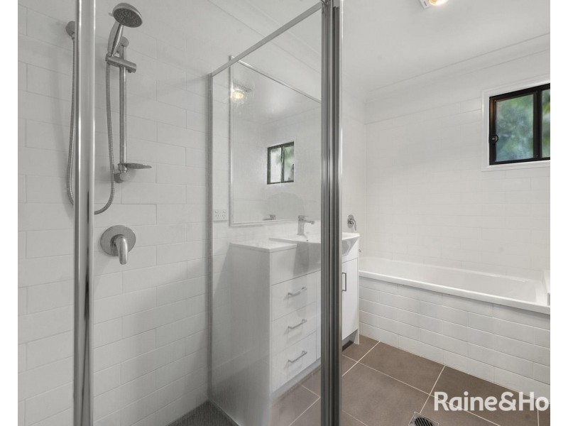 2/121 Bunya Road, Everton Hills QLD 4053