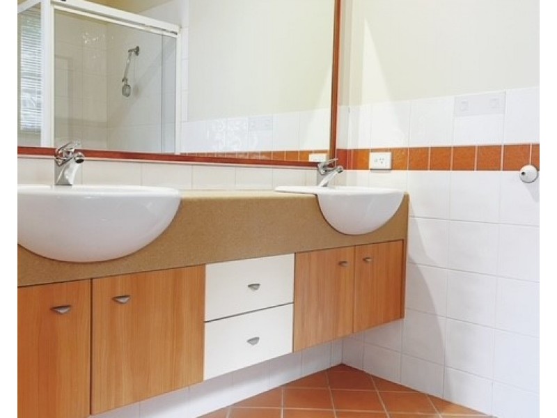 16 Nardoo St, Robina QLD 4226