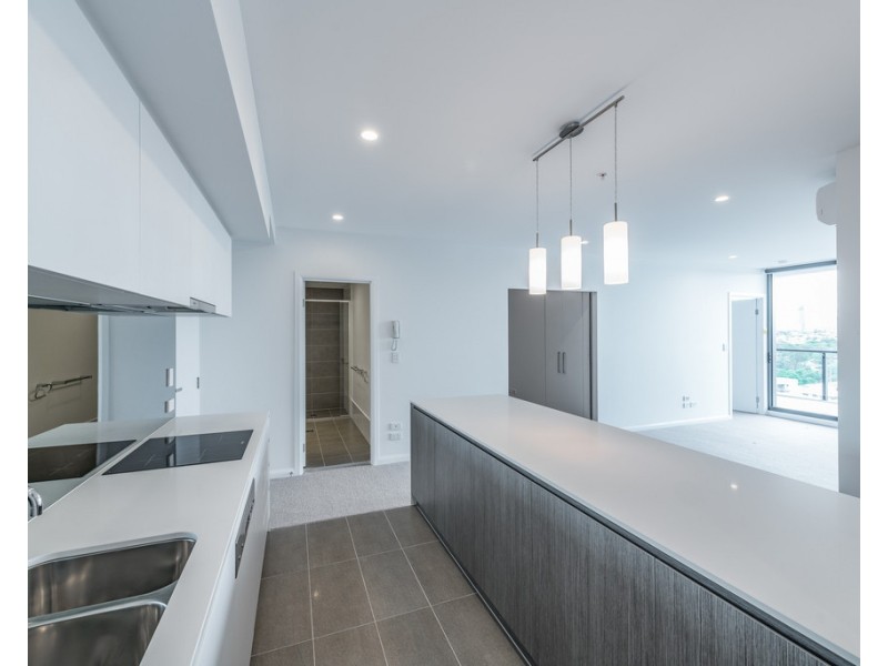 11402/300 Old Cleveland Road, Coorparoo QLD 4151