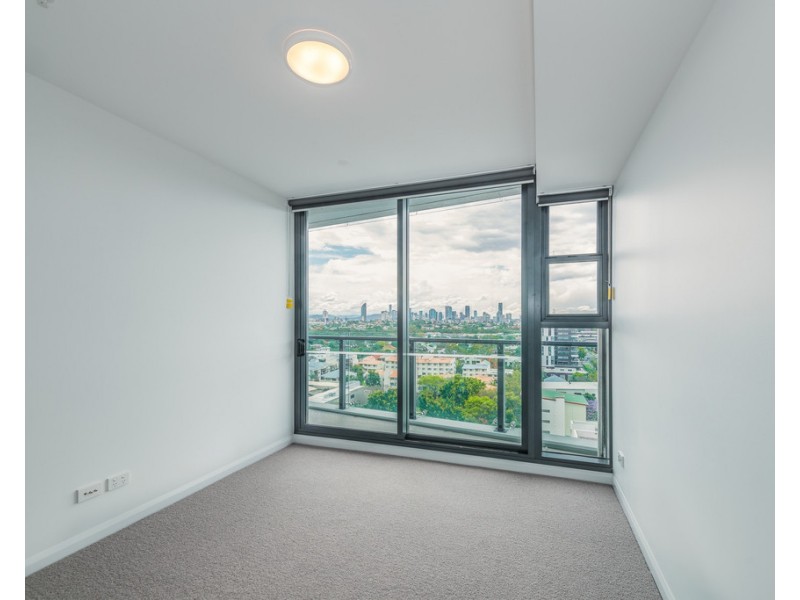 11402/300 Old Cleveland Road, Coorparoo QLD 4151