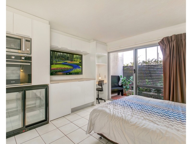 112/2 Barney Street, Southport QLD 4215