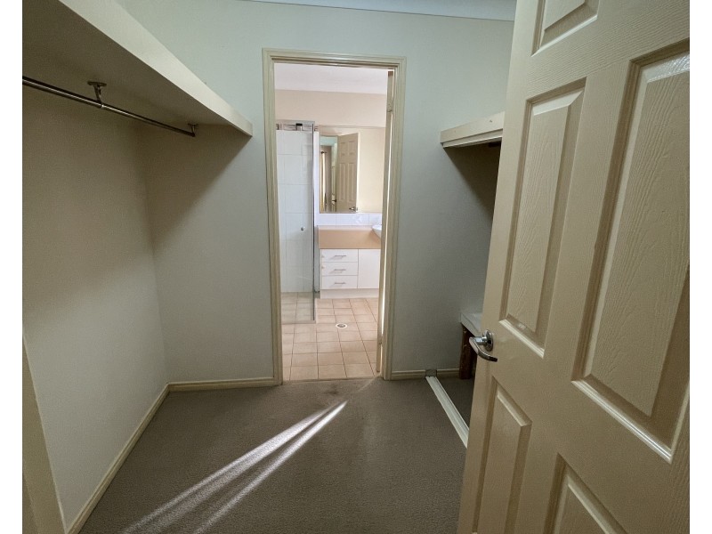 20 Paul Drive, Regents Park QLD 4118