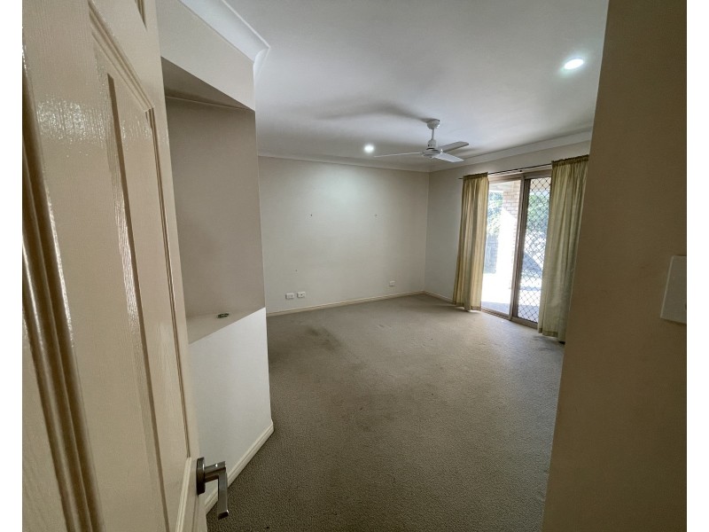 20 Paul Drive, Regents Park QLD 4118