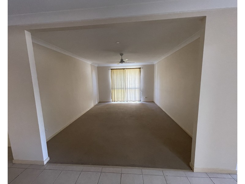 20 Paul Drive, Regents Park QLD 4118