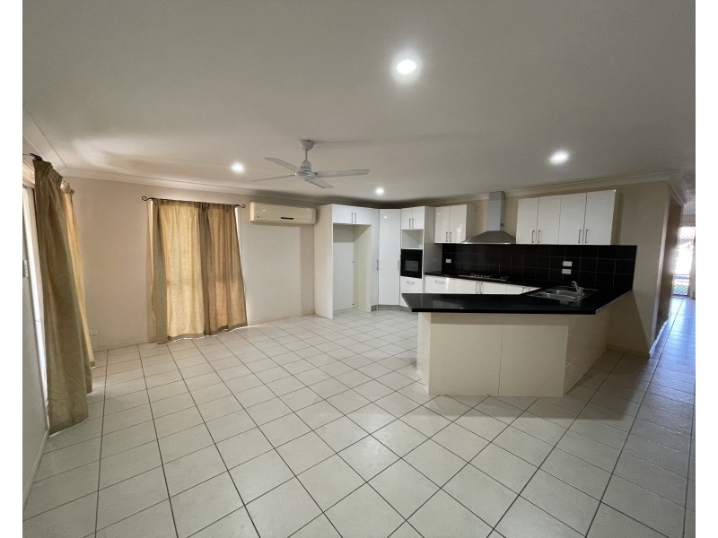 20 Paul Drive, Regents Park QLD 4118