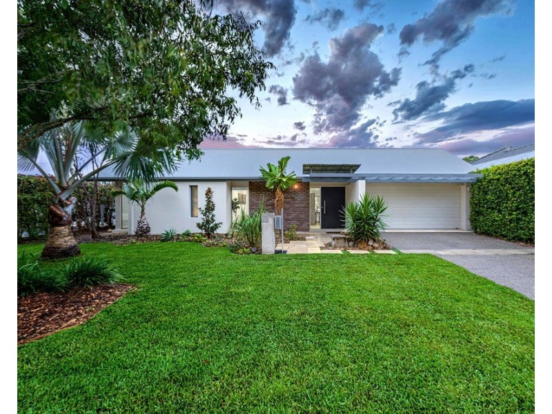2 Barrington Crescent, Wakerley QLD 4154
