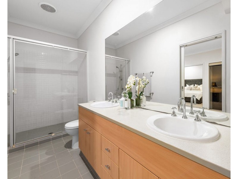 2 Barrington Crescent, Wakerley QLD 4154