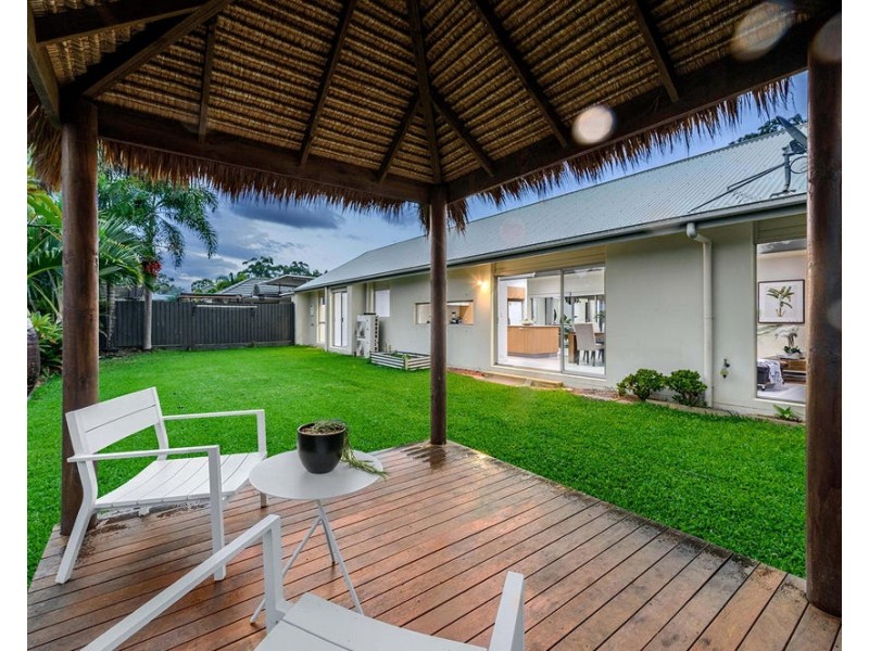 2 Barrington Crescent, Wakerley QLD 4154