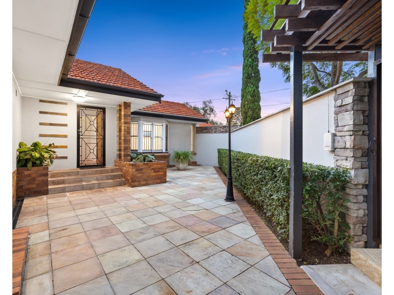 5 Carmody Road, St Lucia QLD 4067