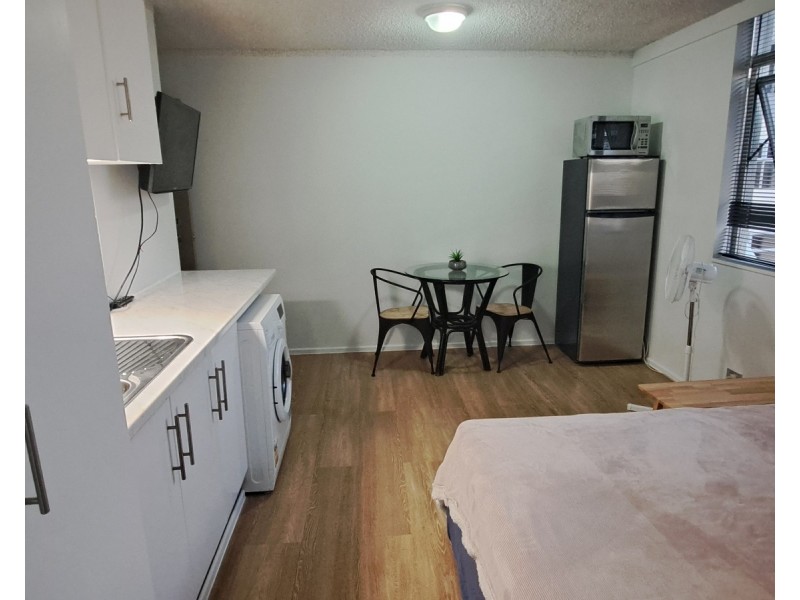 301/2 Barney Street, Southport QLD 4215