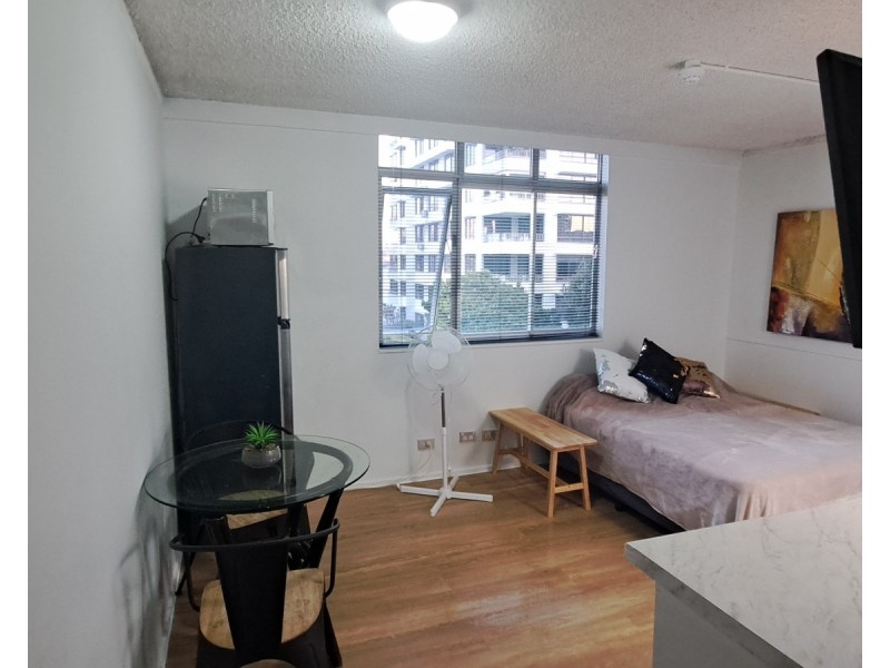 301/2 Barney Street, Southport QLD 4215