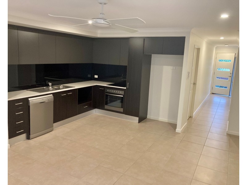 136/370 Gainsborough Drive, Pimpama QLD 4209