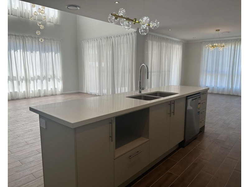 28 Lexton st, Stretton QLD 4116