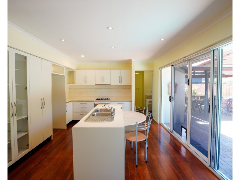 28 Ashburton st, Chapel Hill QLD 4069