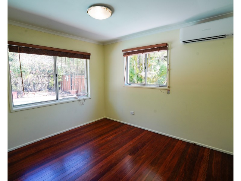 28 Ashburton st, Chapel Hill QLD 4069