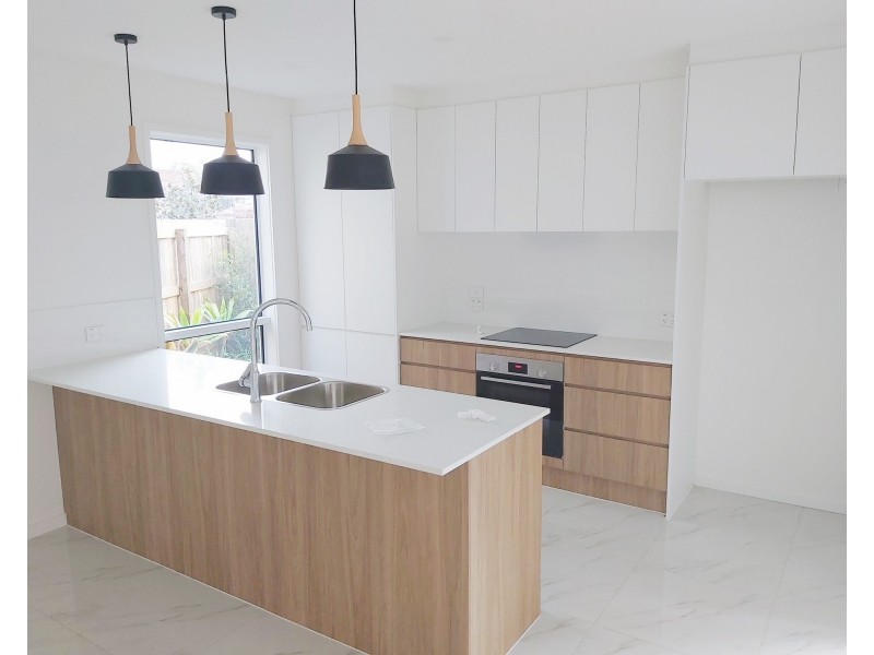 2/3 Pilgrim Place, Southport QLD 4215