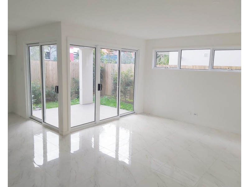 2/3 Pilgrim Place, Southport QLD 4215