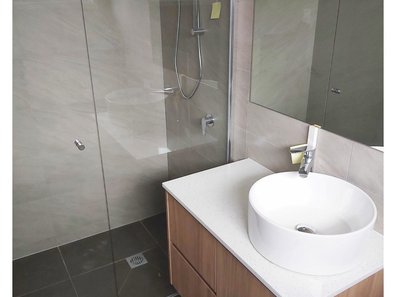 2/3 Pilgrim Place, Southport QLD 4215