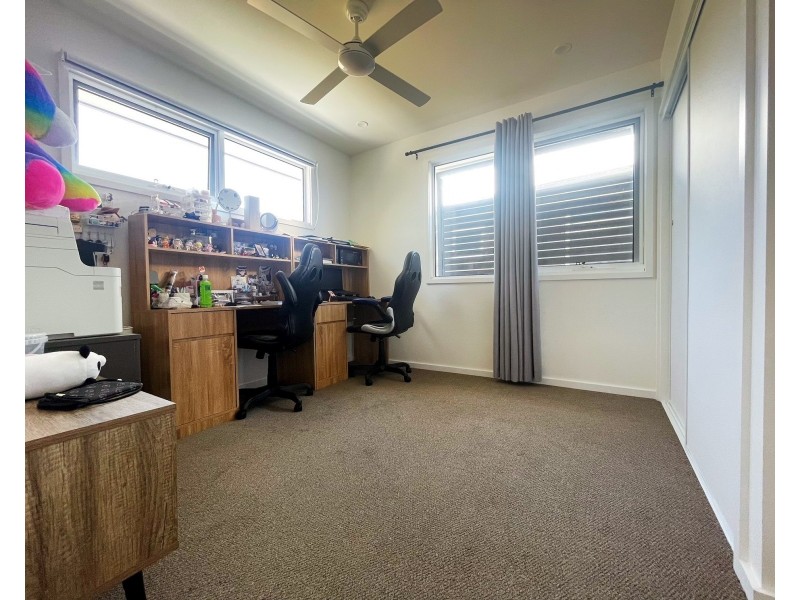 2/3 Pilgrim Place, Southport QLD 4215