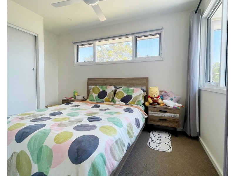 2/3 Pilgrim Place, Southport QLD 4215