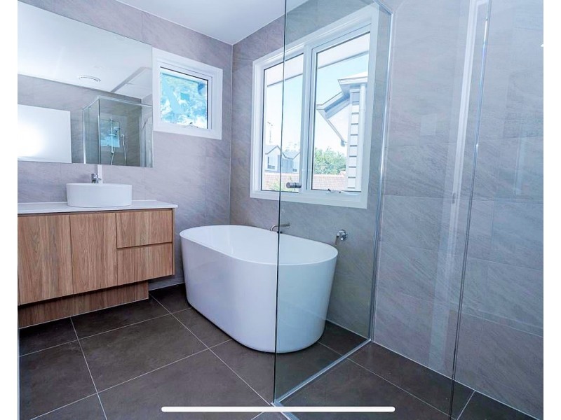 2/3 Pilgrim Place, Southport QLD 4215