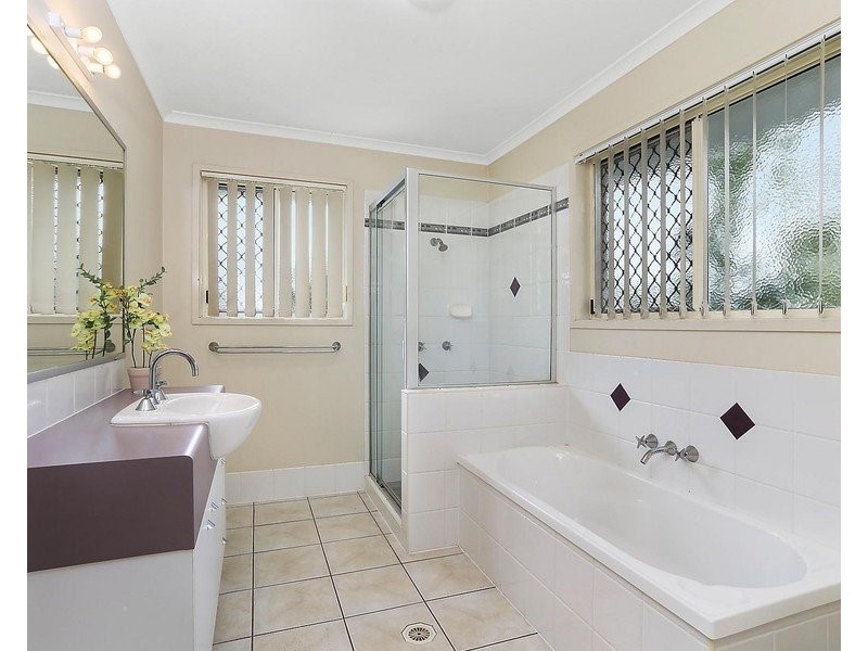 2/21 Tripcony Place, Wakerley QLD 4154