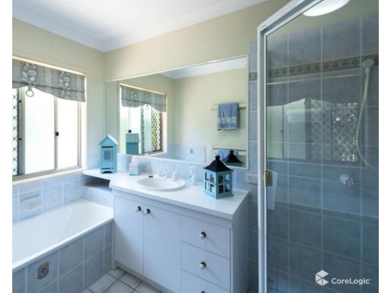 70 Golden Oak Crescent, Carindale QLD 4152