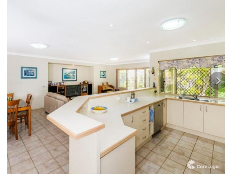 70 Golden Oak Crescent, Carindale QLD 4152