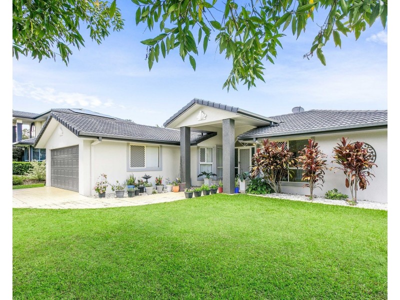 16 Tee Trees Boulevard, Arundel QLD 4214