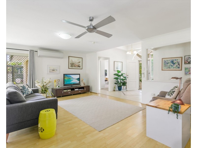 16 Tee Trees Boulevard, Arundel QLD 4214