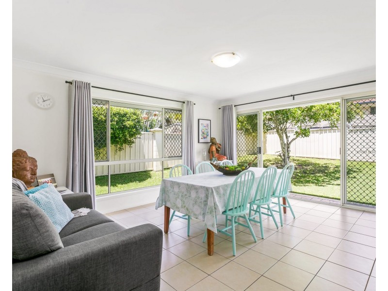 16 Tee Trees Boulevard, Arundel QLD 4214