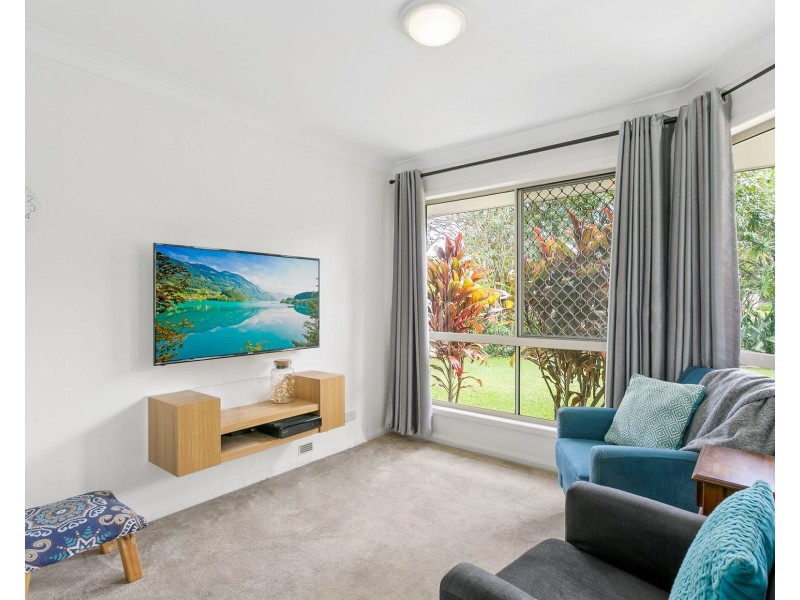 16 Tee Trees Boulevard, Arundel QLD 4214