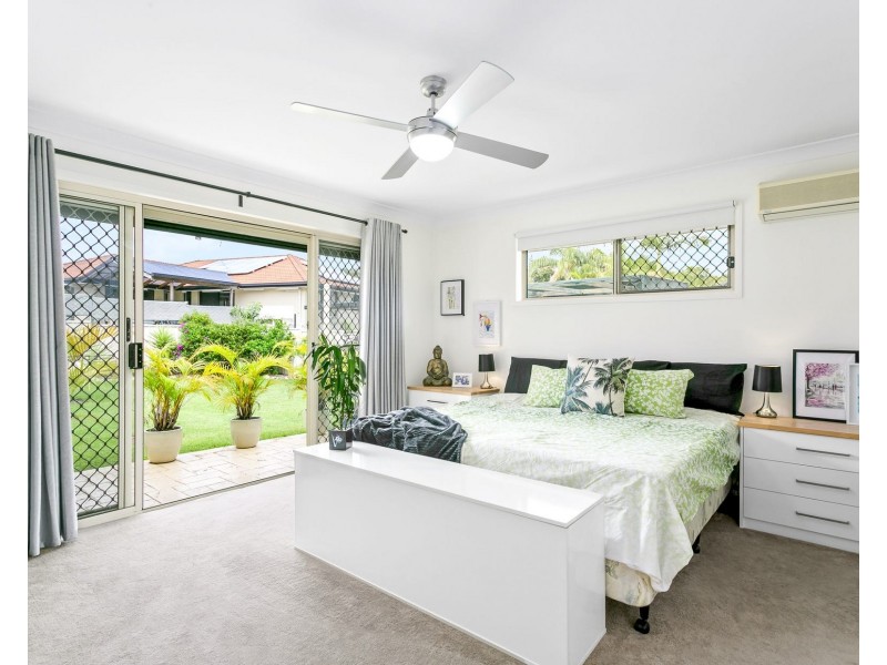 16 Tee Trees Boulevard, Arundel QLD 4214