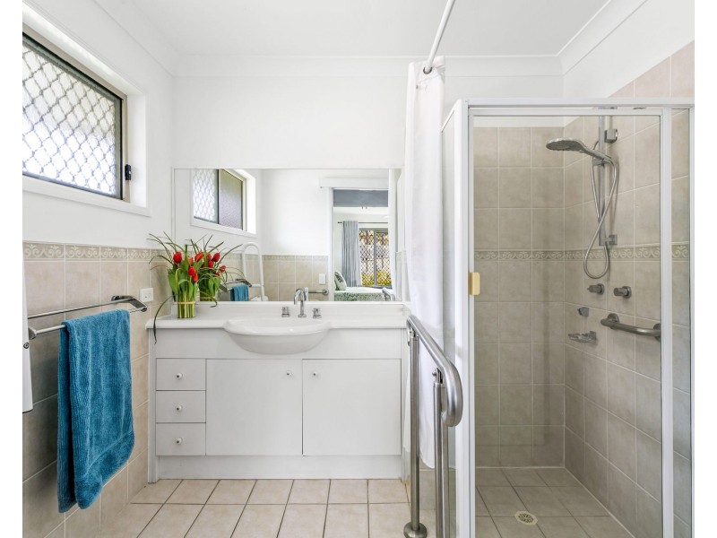 16 Tee Trees Boulevard, Arundel QLD 4214