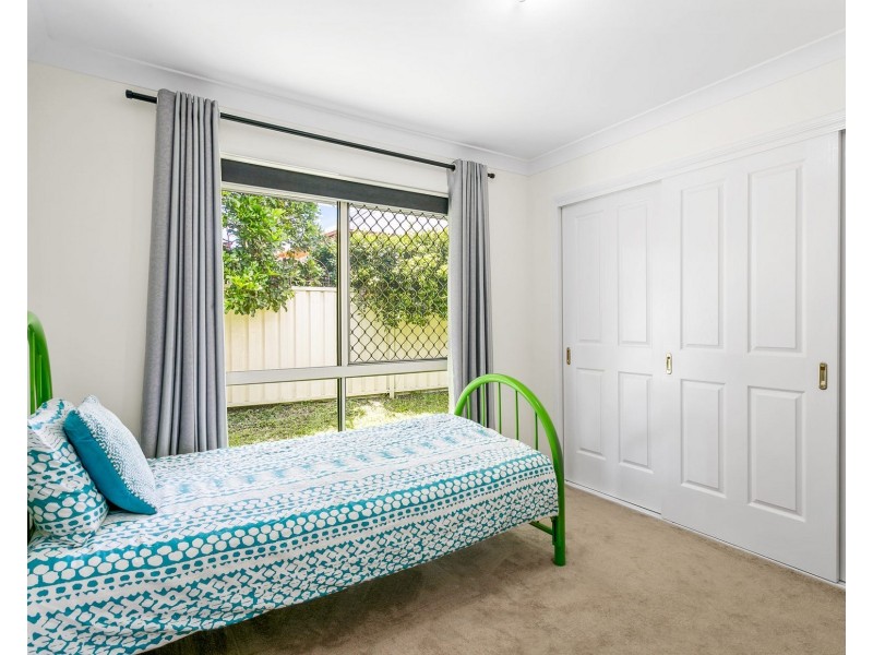 16 Tee Trees Boulevard, Arundel QLD 4214