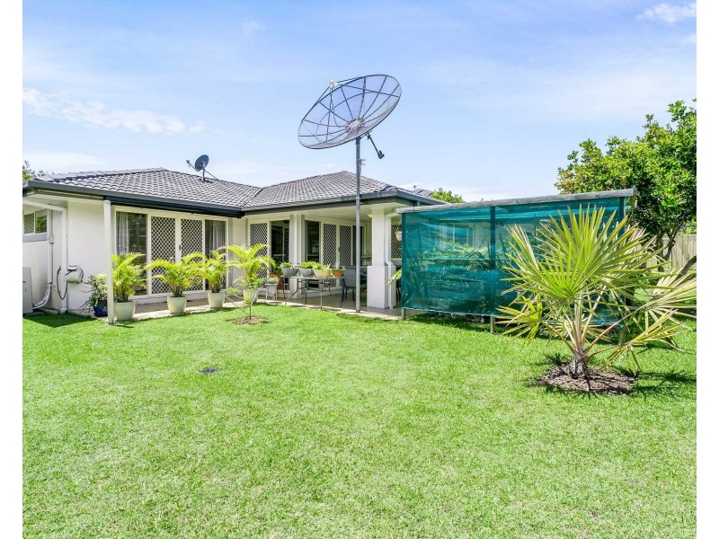 16 Tee Trees Boulevard, Arundel QLD 4214