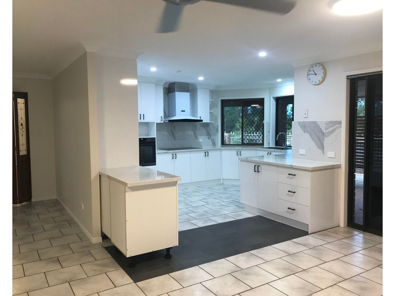 2 Robusta Place, Forest Lake QLD 4078