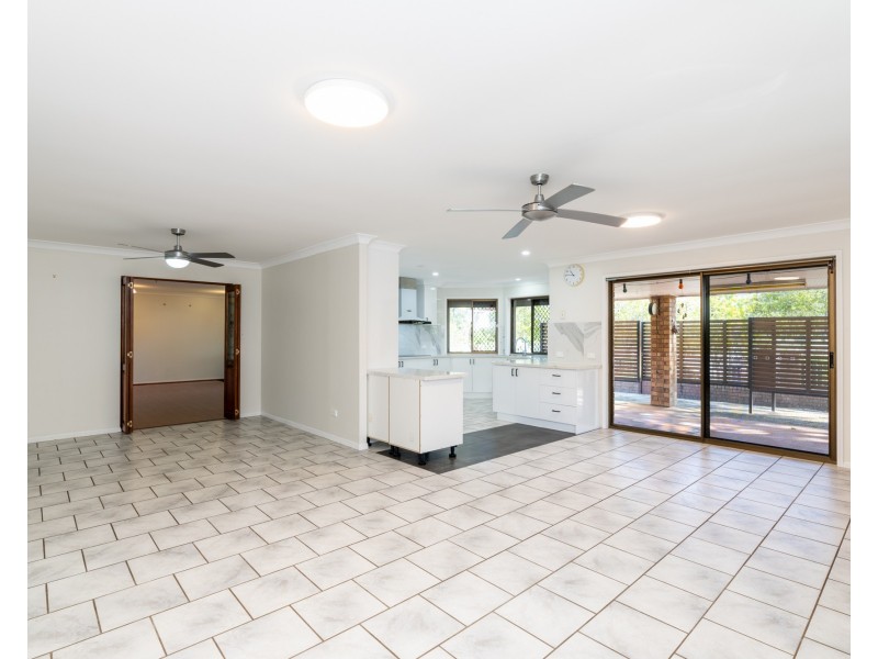 2 Robusta Place, Forest Lake QLD 4078