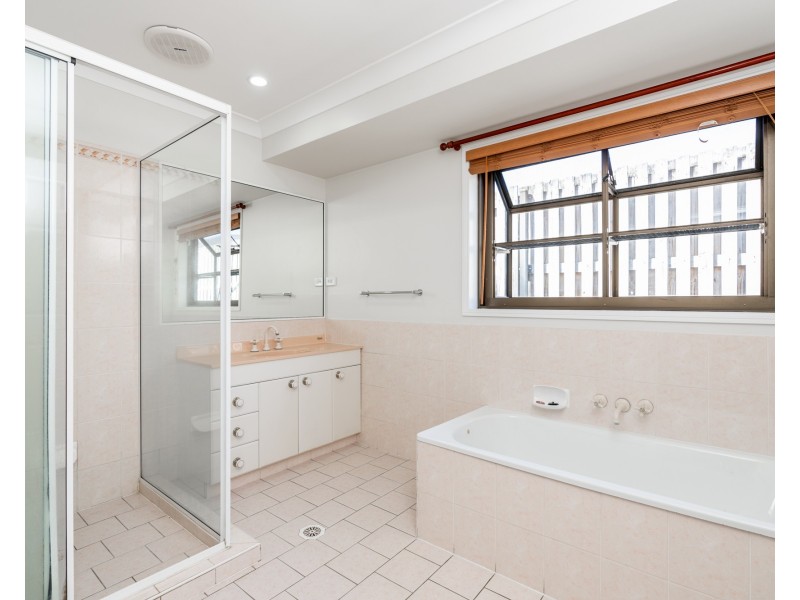 2 Robusta Place, Forest Lake QLD 4078